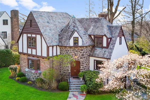 $1,395,000 | 79 Mountain Avenue, New Rochelle, NY 10804