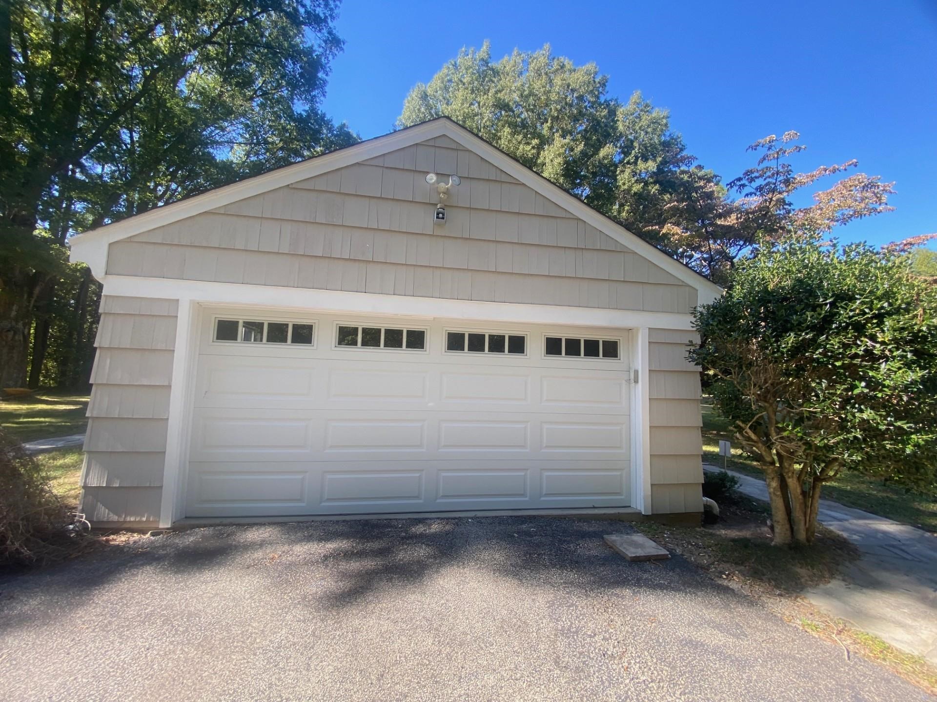 40 North Acres Drive Jackson, TN 38301 - Photo 20 of 24 a white house with a outdoor space