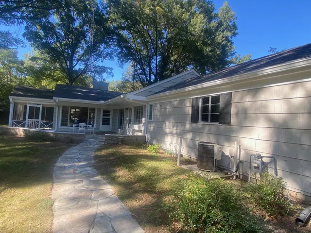 a view of house with a yard