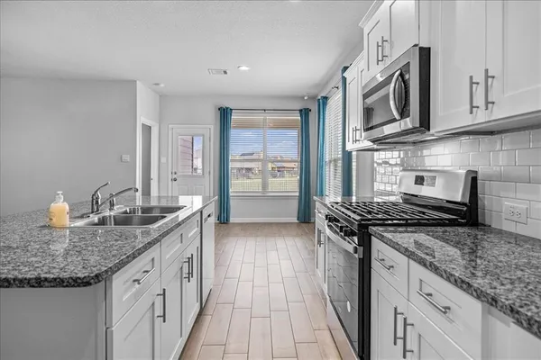 $2,300 | 9557 Alderleaf Trail, Fort Worth, TX 76036