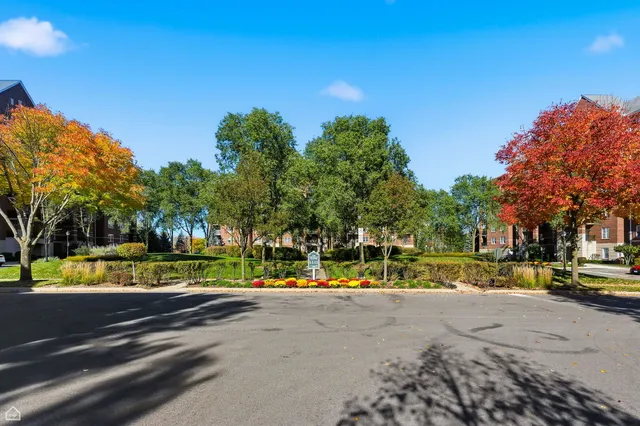 $347,900 | 440 West Mahogany Court, Unit 303, Palatine, IL 60067