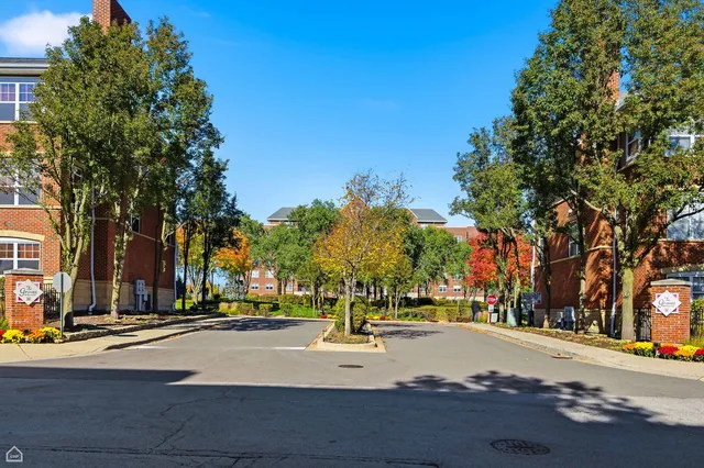 $347,900 | 440 West Mahogany Court, Unit 303, Palatine, IL 60067