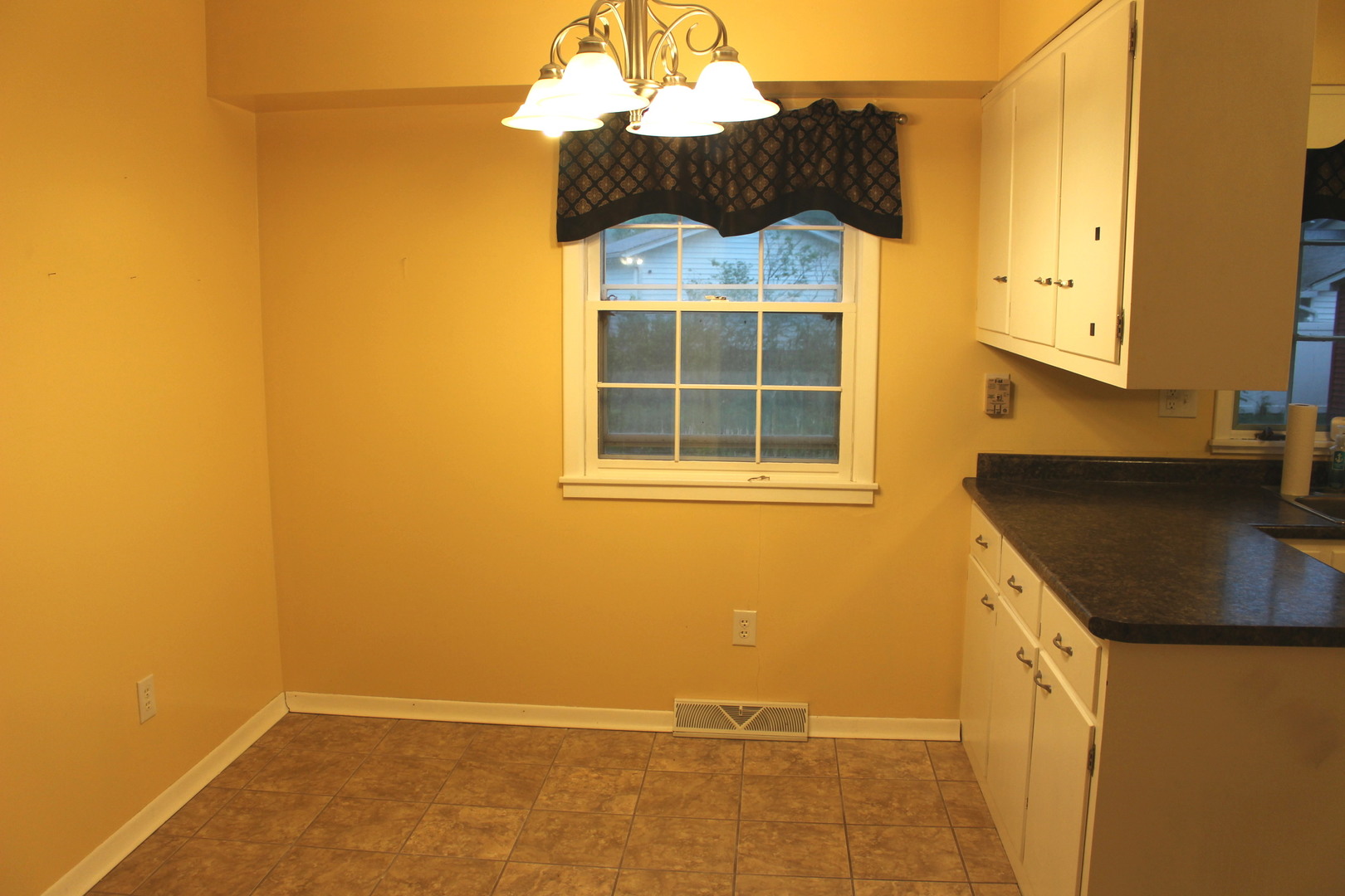 4103 Newcastle Drive Decatur, IL 62526 - Photo 4 of 14