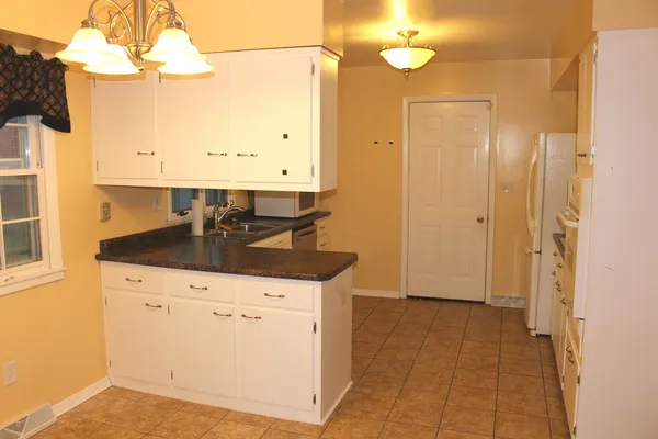 $179,900 | 4103 Newcastle Drive, Decatur, IL 62526