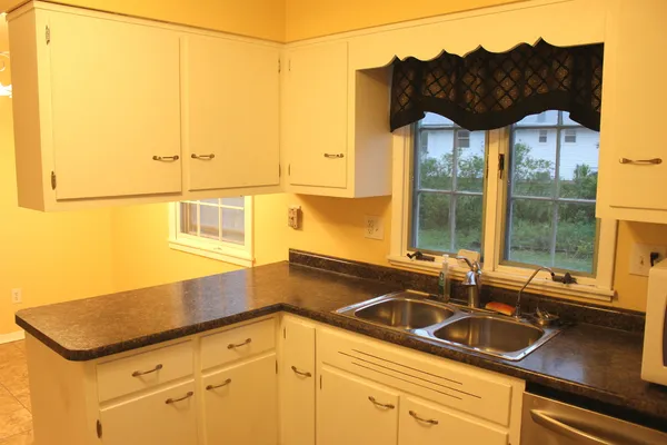 $179,900 | 4103 Newcastle Drive, Decatur, IL 62526