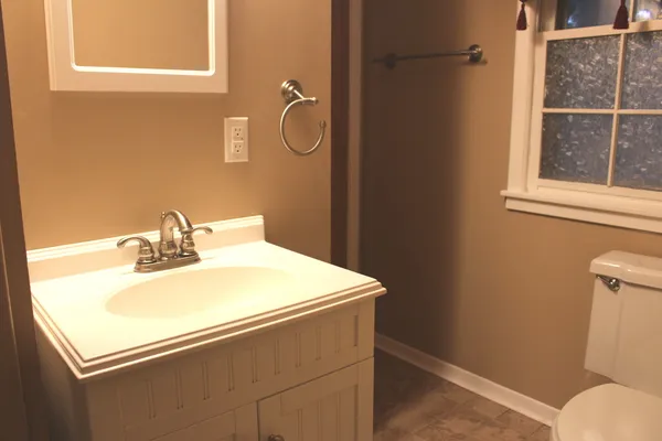 $179,900 | 4103 Newcastle Drive, Decatur, IL 62526