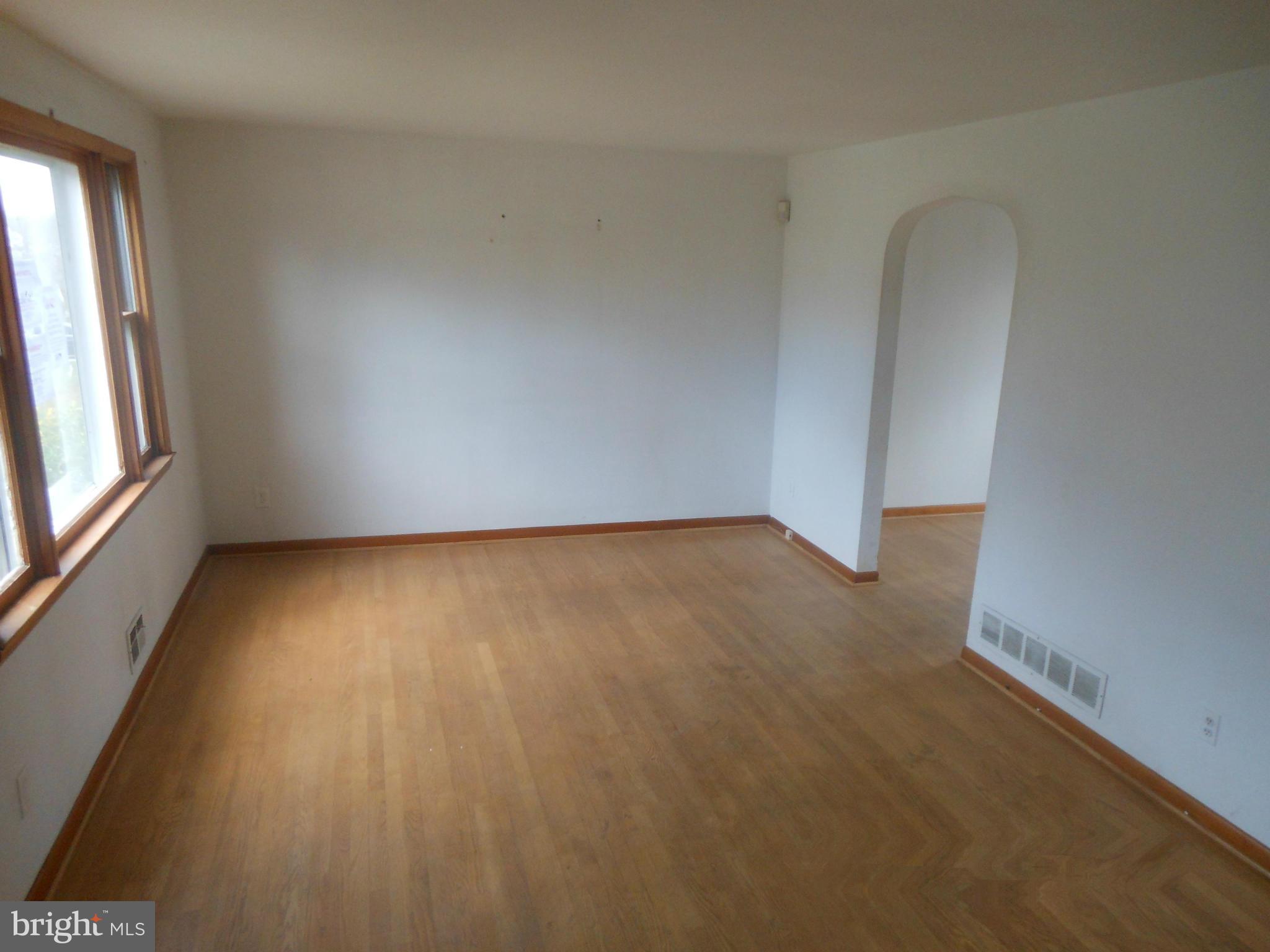 8003 Sagramore Road Baltimore, MD 21237 - Photo 3 of 12 Living Room-photo one
