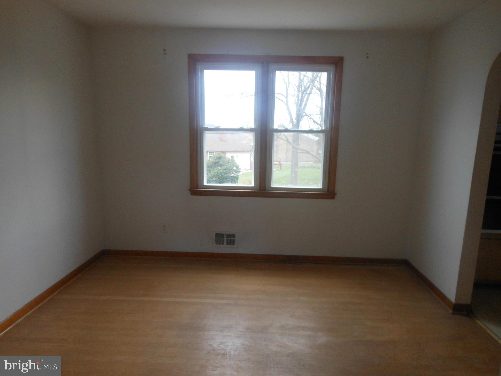 8003 Sagramore Road Baltimore, MD 21237 - Photo 5 of 12 Dining Room