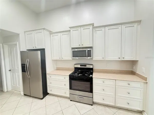 $2,700 | 6817 Cromwell Garden Drive, Apollo Beach, FL 33572