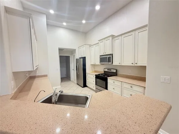 $2,700 | 6817 Cromwell Garden Drive, Apollo Beach, FL 33572