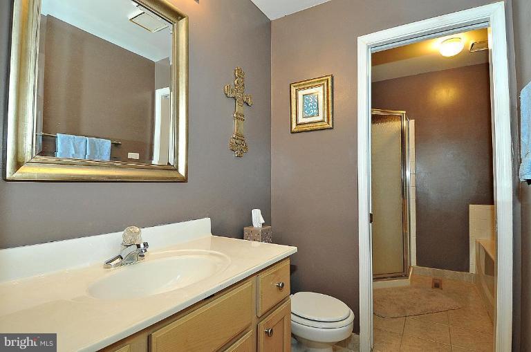 2424 Winding Ridge Road Odenton, MD 21113 - Photo 19 of 24 Bath #1