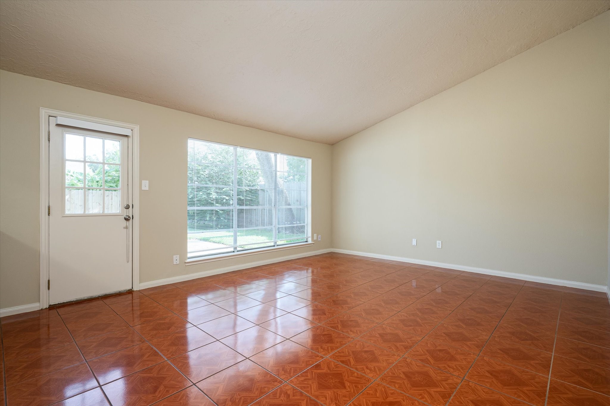 9306 Sanford Road Houston, TX 77031 - Photo 12 of 29 an empty room with windows