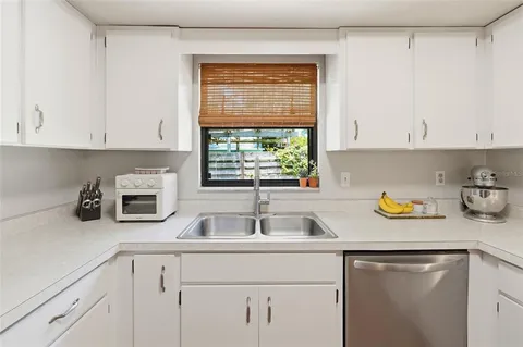 $589,000 | 831 Highland Street, Sarasota, FL 34234