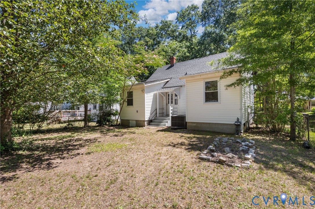 3406 Meadowbridge Road Richmond, VA 23222 - Photo 39 of 41 a view of a house with a yard