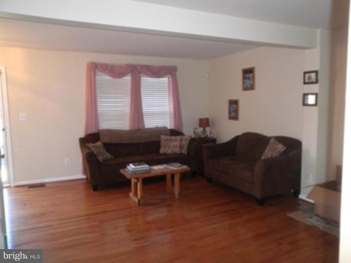 4085 Jasper Loop Dumfries, VA 22025 - Photo 4 of 15 a living room with furniture and a potted plant
