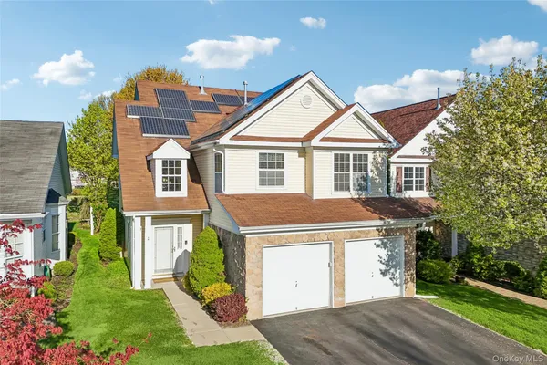 $627,500 | 14 Julia Circle, Unit 14, Middle Island, NY 11953