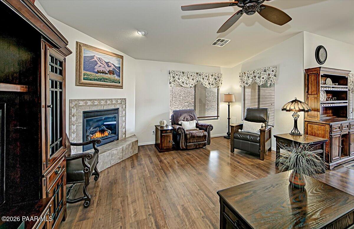 7915 North Sunset Ridge Prescott Valley, AZ 86315 - Photo 5 of 23 05-Living Room
