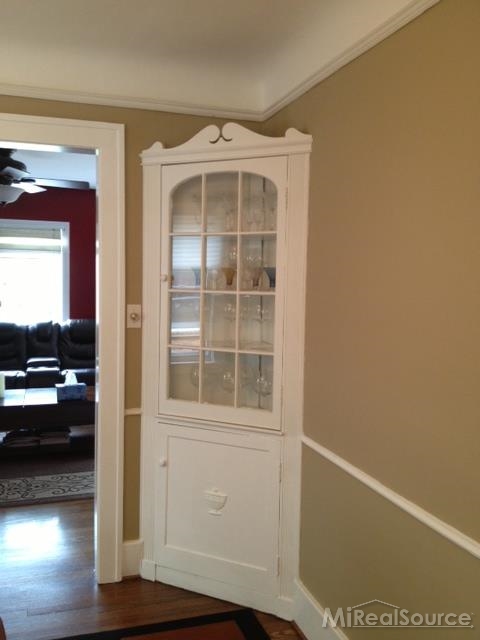 1512 Roslyn Road Grosse Pointe Woods, MI 48236 - Photo 9 of 30