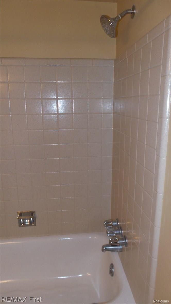 35333 Rockingham Drive Sterling Heights, MI 48310 - Photo 34 of 39 20170612_111740.jpg