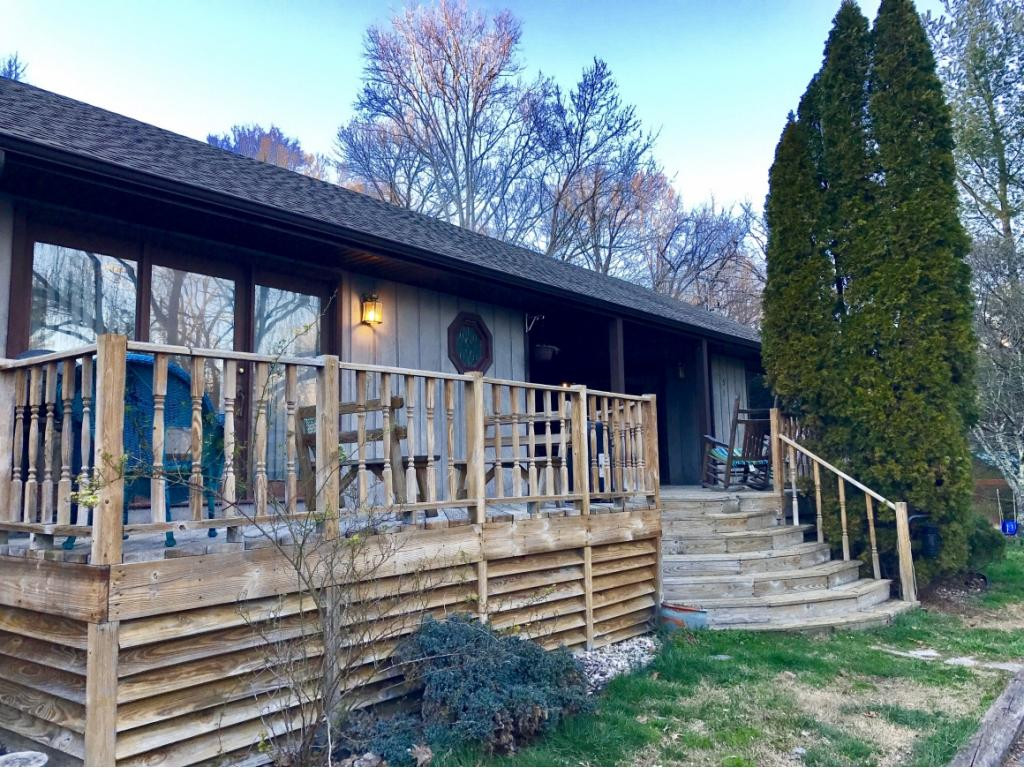 251 Hart Road Elizabethton, TN 37643 - Photo 2 of 21 Photo 2