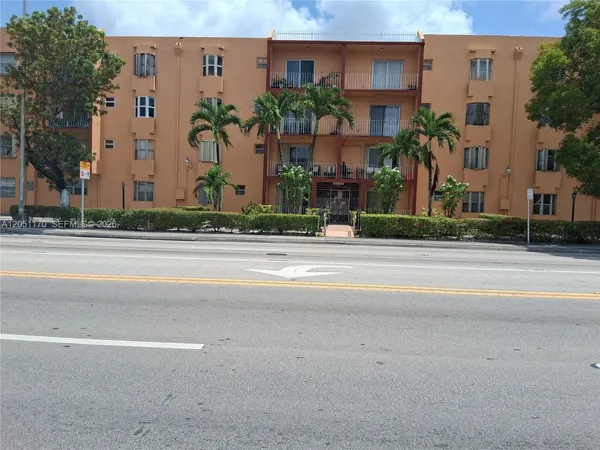 $2,200 | 6200 West Flagler Street, Unit 305, Miami, FL 33144