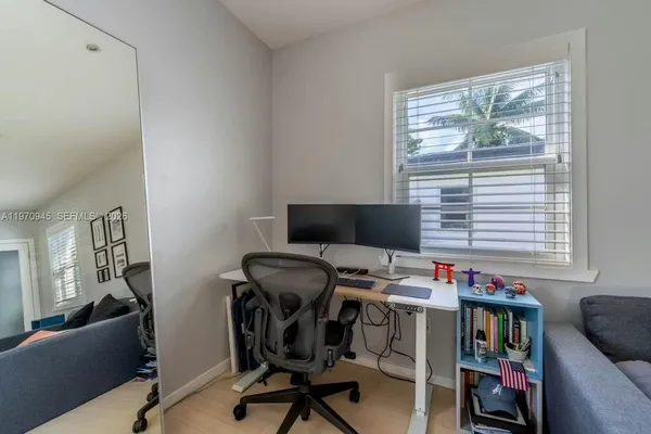 $6,000 | 1061 Michigan Avenue, Unit 4, Miami Beach, FL 33139