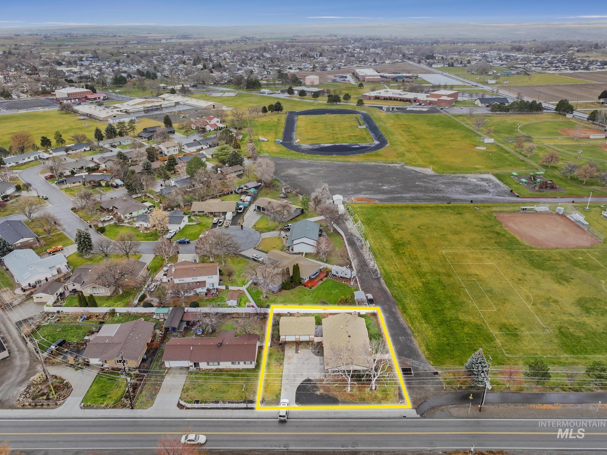 409 Clear Lakes Road Buhl, ID 83316 - Photo 34 of 43 Aerial view of property and surrounding area featuring nearby suburban area and property boundaries highlighted
