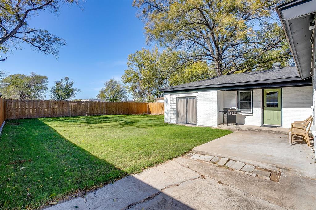 137 Merritt Street Fort Worth, TX 76114 - Photo 24 of 30 front view of a house with a yard