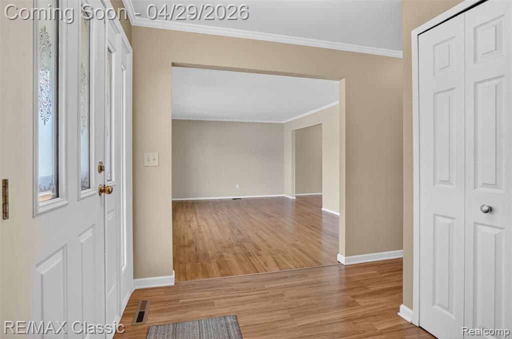 36365 Six Mile Road Livonia, MI 48152 - Photo 4 of 32