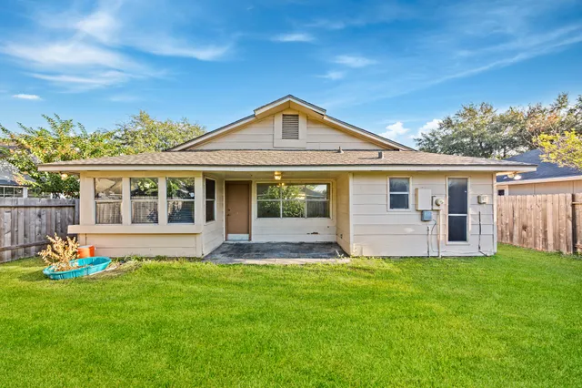 $229,000 | 11059 Landsbury Circle, Houston, TX 77099