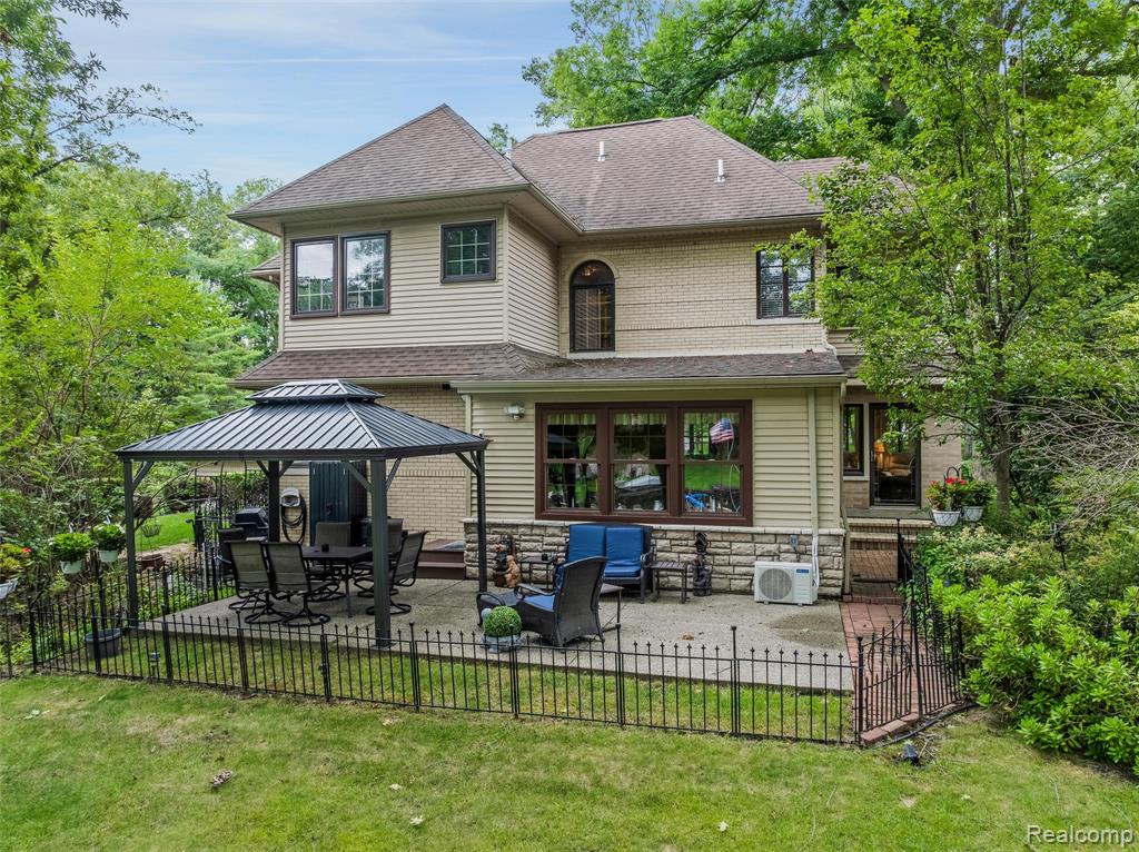 21071 Thorofare Road Grosse Ile, MI 48138 - Photo 20 of 23