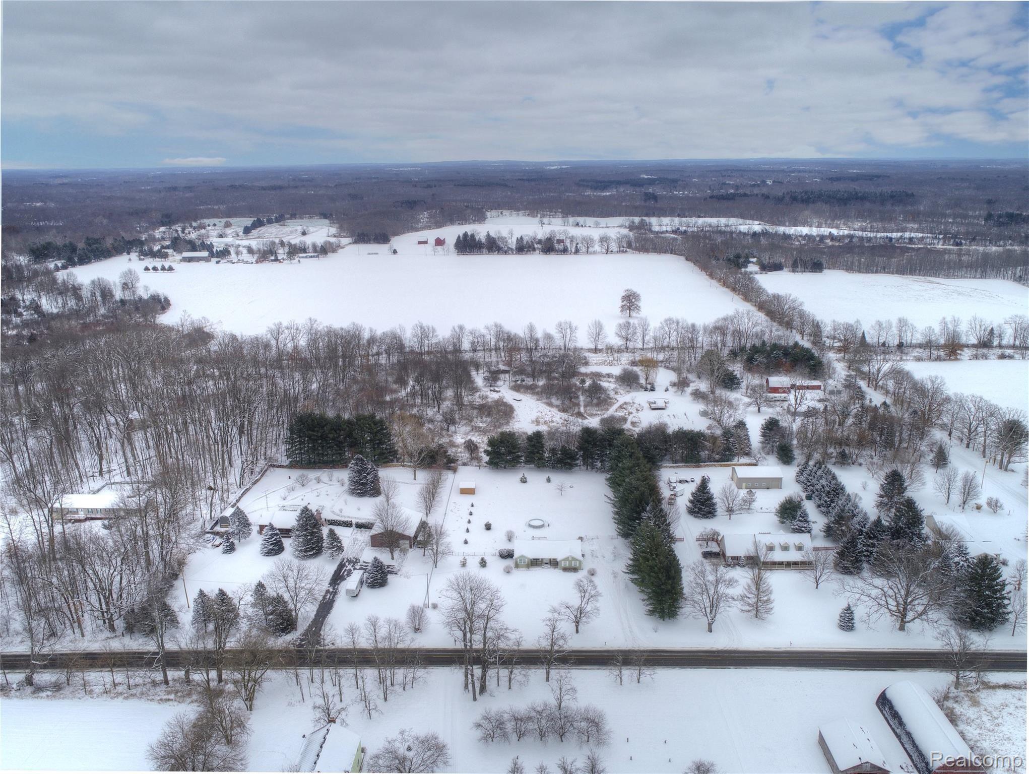 9050 Oak Grove Road Howell, MI 48855 - Photo 4 of 25 DJI_0049_50_51_52_53.jpg