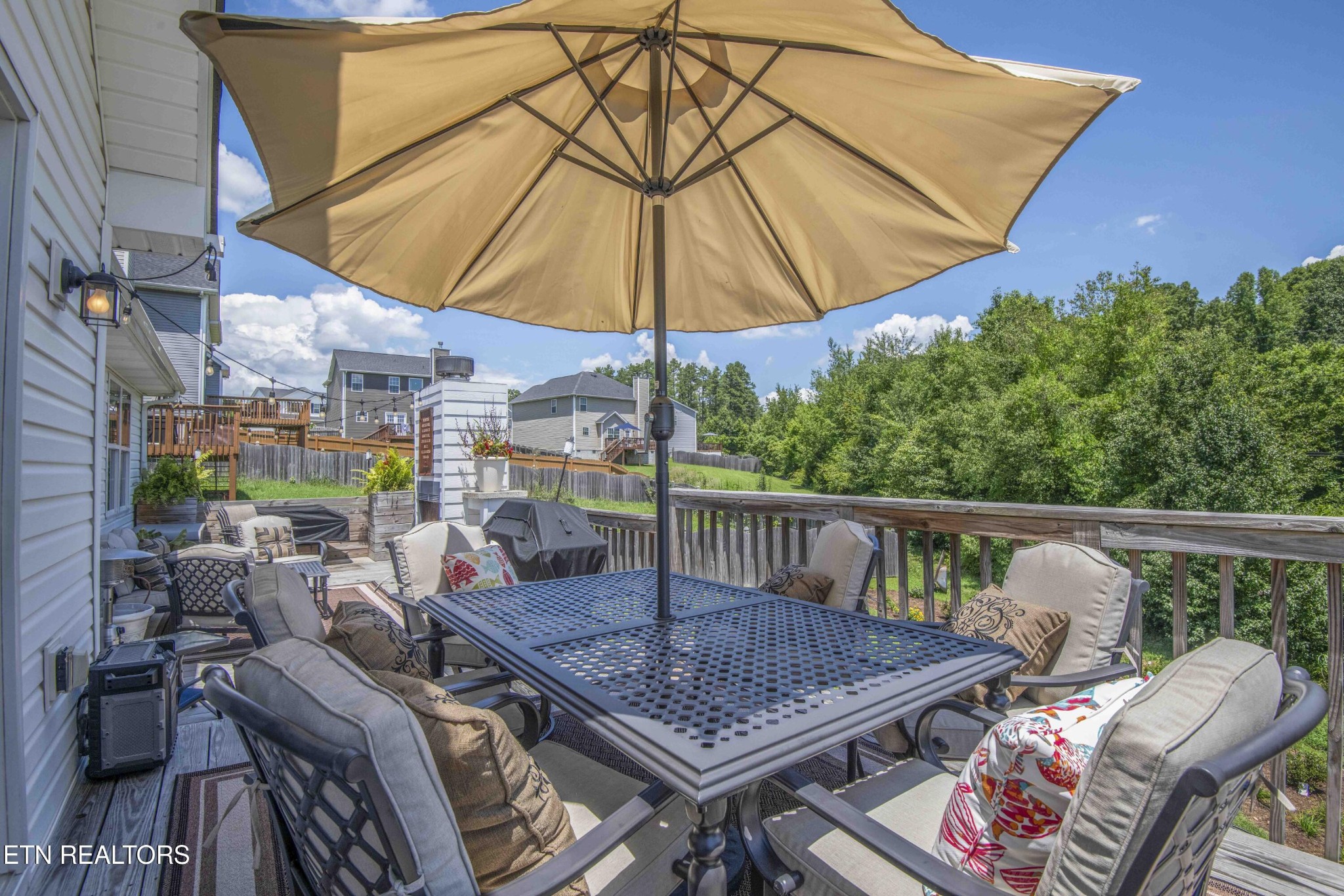 8320 Day Valley Road Powell, TN 37849 - Photo 29 of 35 a view of balcony with furniture and umbrella