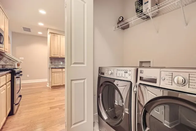 a view of entryway with washer and dryer
