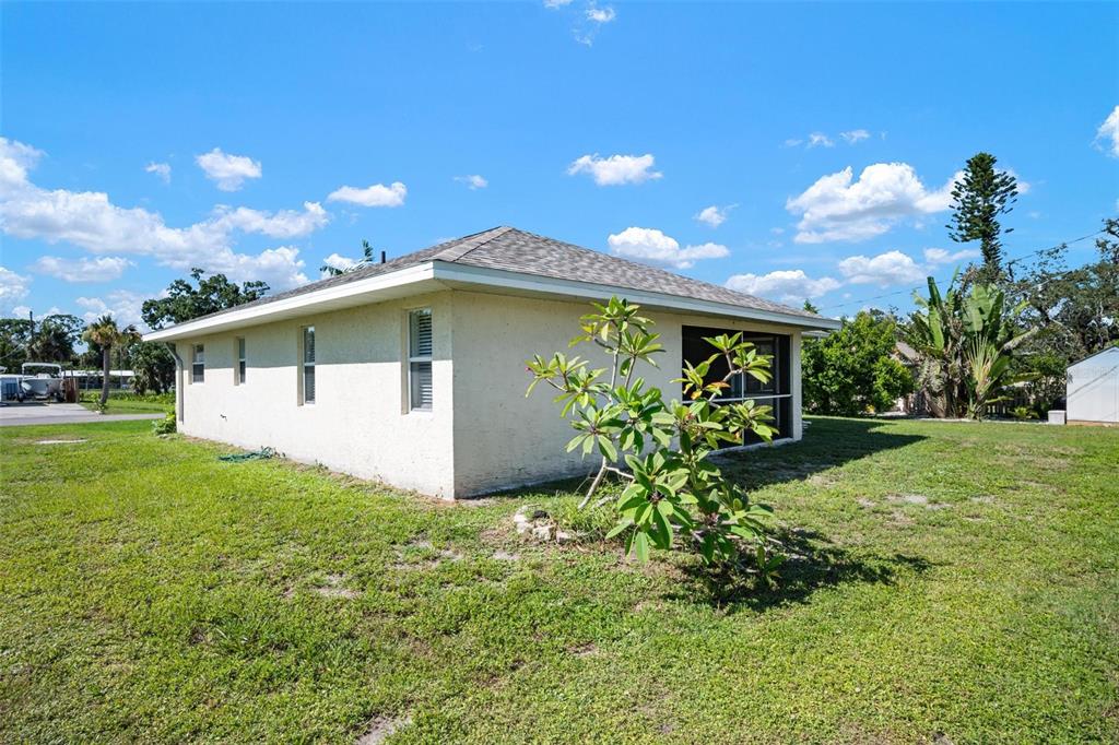 662 Flamingo Road Venice, FL 34293 - Photo 31 of 34 Back Exterior