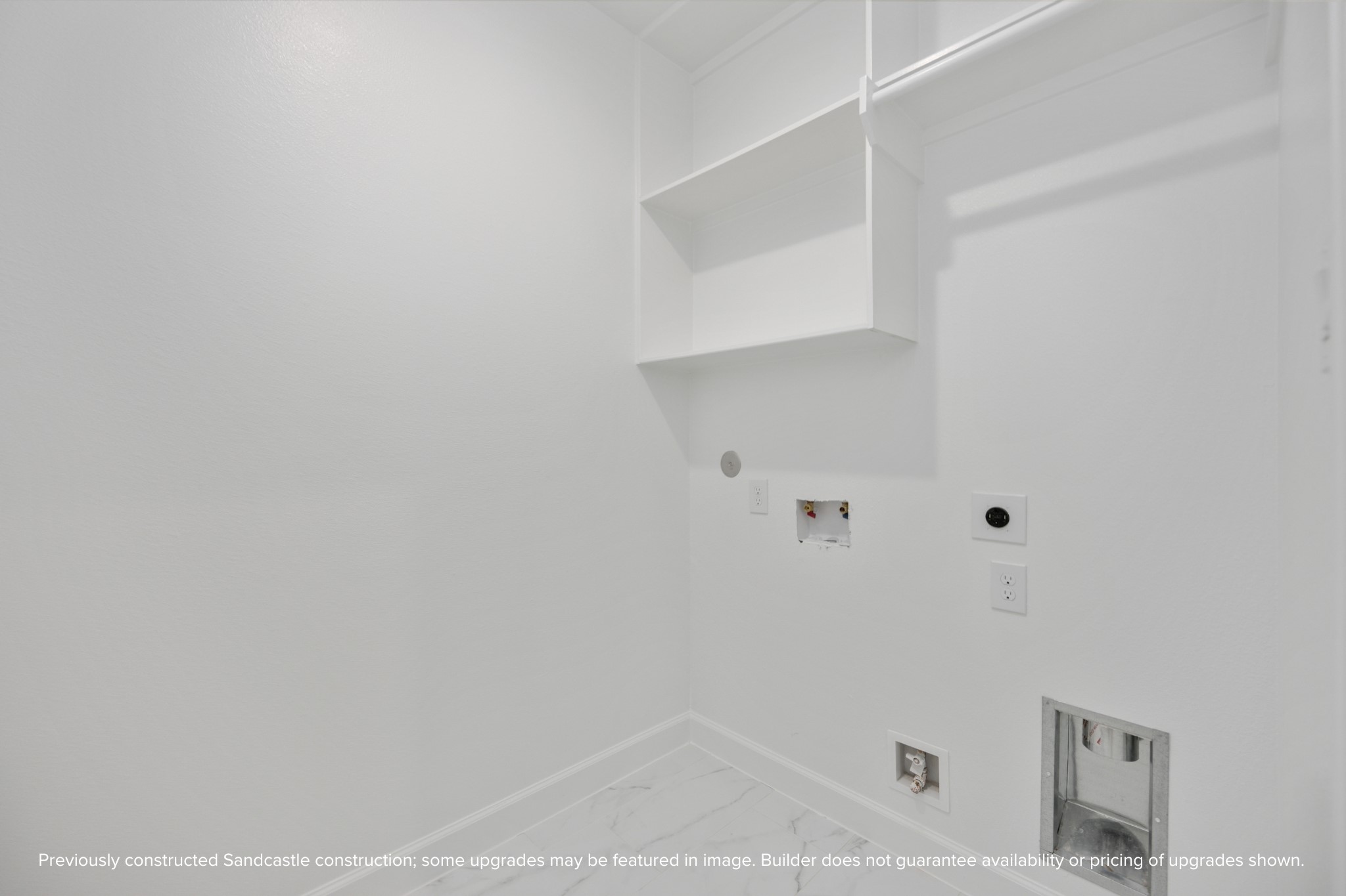 4317 Roseland Street, Unit B Houston, TX 77006 - Photo 31 of 36 a bathroom with a bathtub