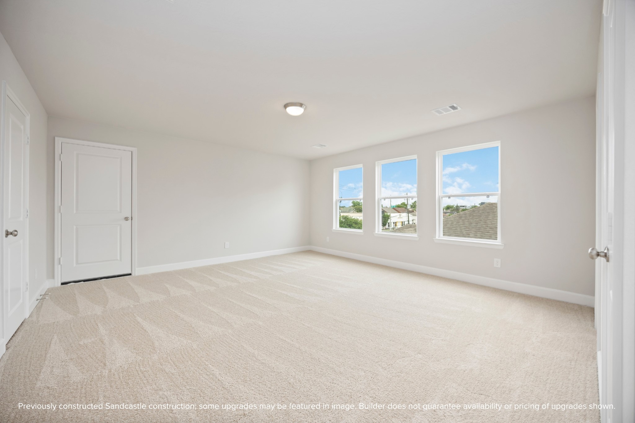 4317 Roseland Street, Unit B Houston, TX 77006 - Photo 32 of 36 a view of an empty room with a window