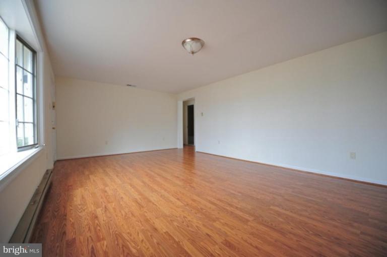 10700 Livingston Road Fort Washington, MD 20744 - Photo 16 of 27 Living Room #2