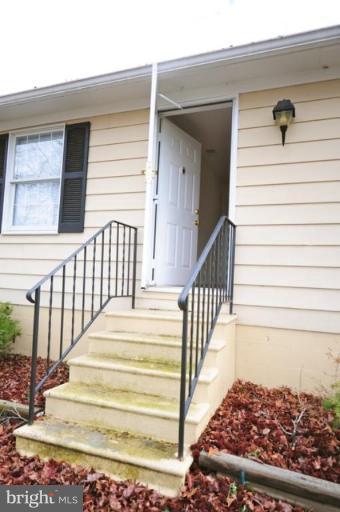 10700 Livingston Road Fort Washington, MD 20744 - Photo 8 of 27 Entrance / Foyer