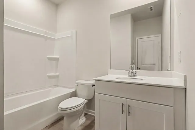 a view of empty room with front door