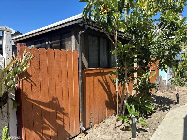 a view of a house with a tree