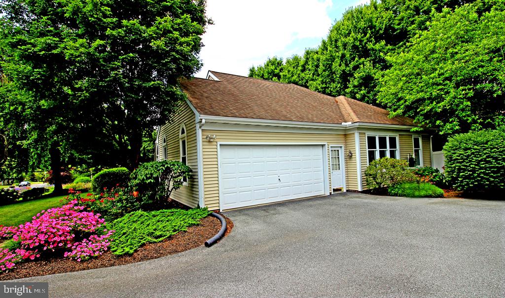 328 Koser Road Lititz, PA 17543 - Photo 7 of 48