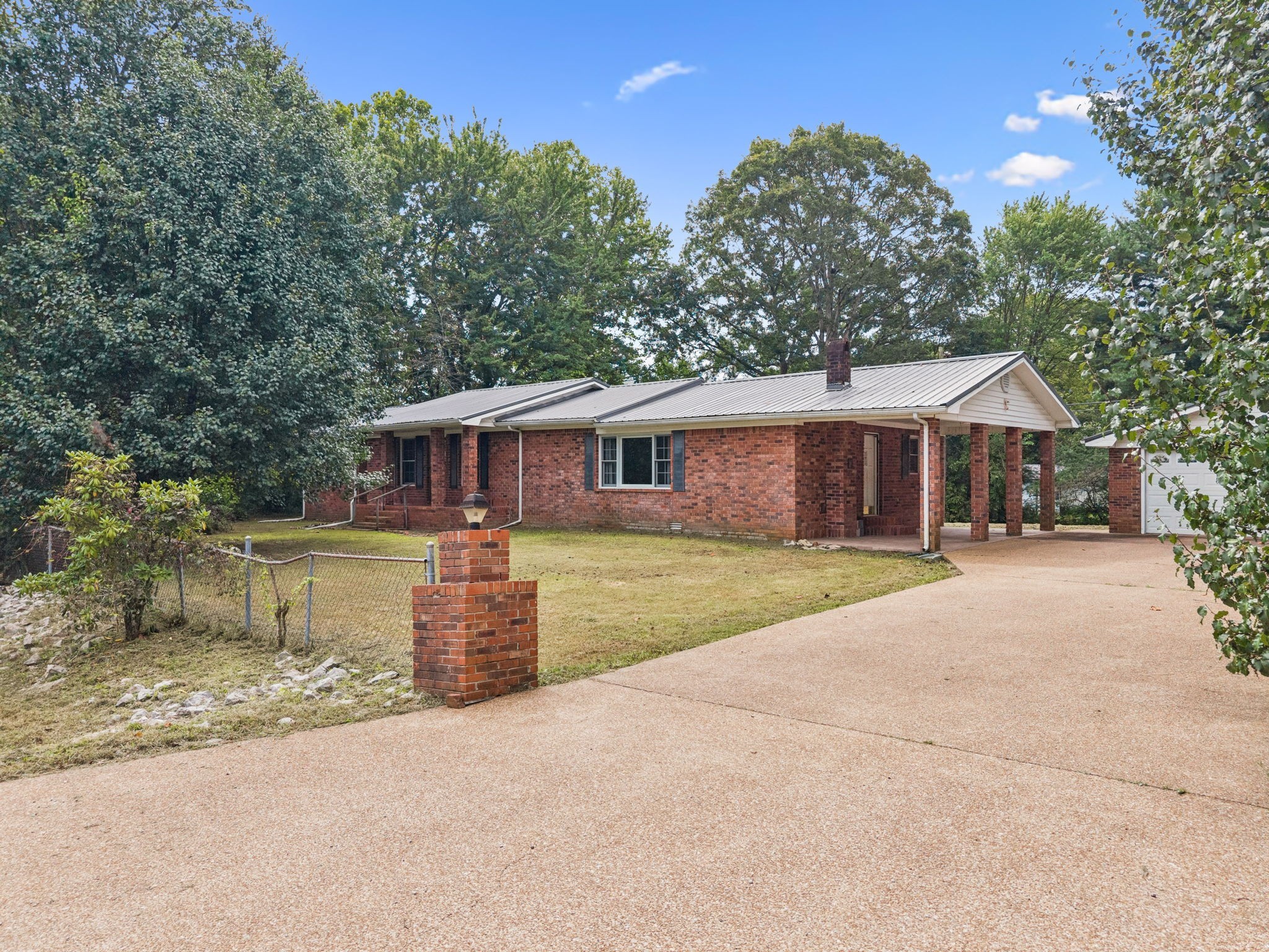 588 Sweeton Hill Road Coalmont, TN 37313 - Photo 2 of 51 a front view of a house with a garden