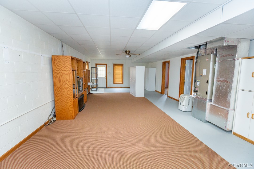 5584 The Falls Road Crewe, VA 23930 - Photo 19 of 29 a big room with closet and mirror