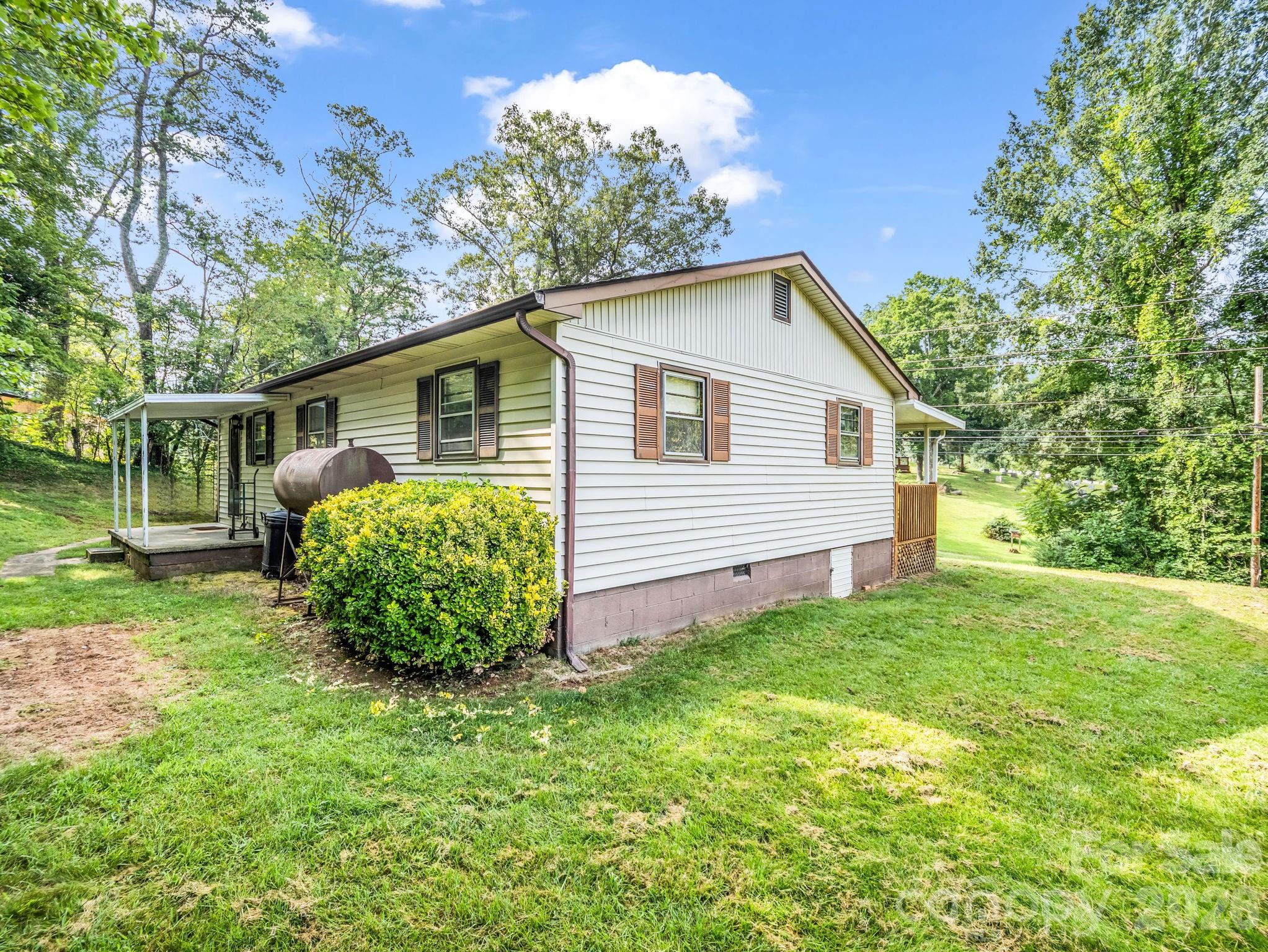 375 Bee Tree Road Swannanoa, NC 28778 - Photo 4 of 26 Gallery Image 4