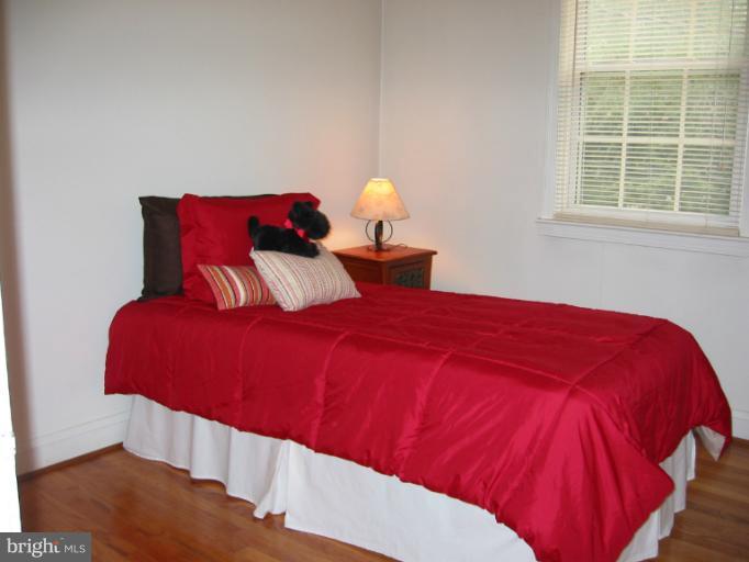 1815 Glen Ridge Road Baltimore, MD 21286 - Photo 11 of 20 Third bedroom