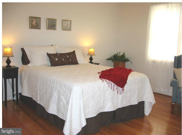 1815 Glen Ridge Road Baltimore, MD 21286 - Photo 12 of 20 Spacious and Bright-- a lovely retreat!