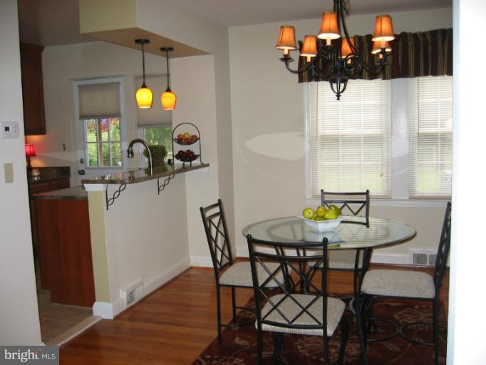 1815 Glen Ridge Road Baltimore, MD 21286 - Photo 16 of 20 Dining Room with serving/breakfast bar