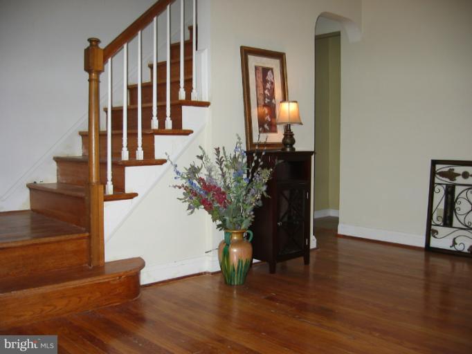 1815 Glen Ridge Road Baltimore, MD 21286 - Photo 7 of 20 Living Room--view of stairway