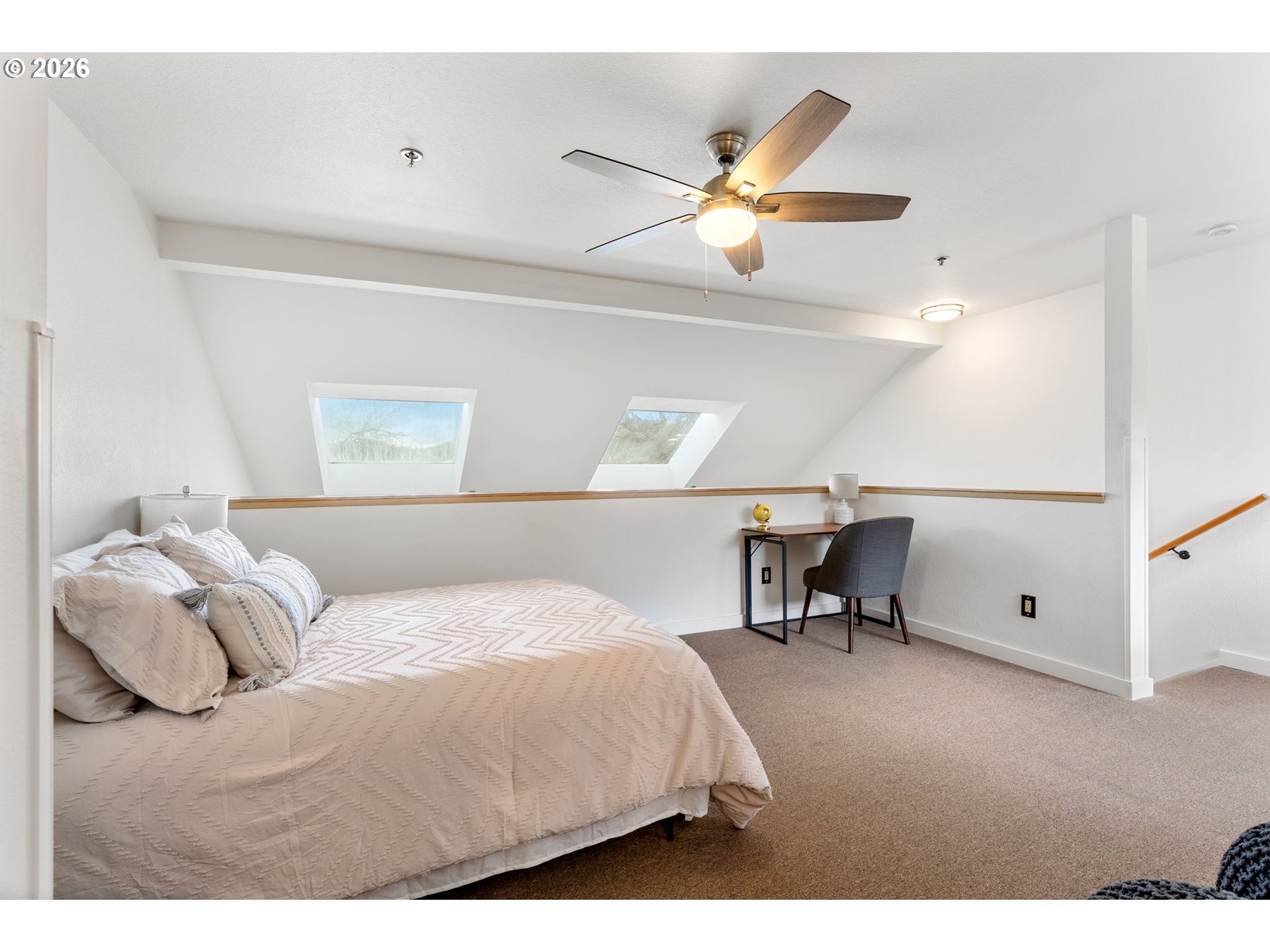 301 North 15th Street, Unit 201 Hood River, OR 97031 - Photo 15 of 37